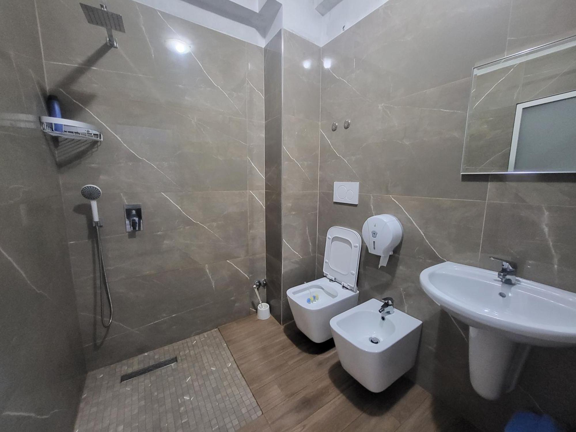 Hotel Europa Lezhë Esterno foto