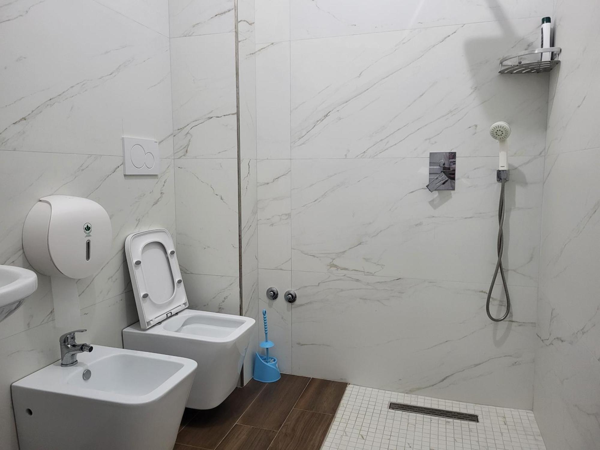 Hotel Europa Lezhë Esterno foto