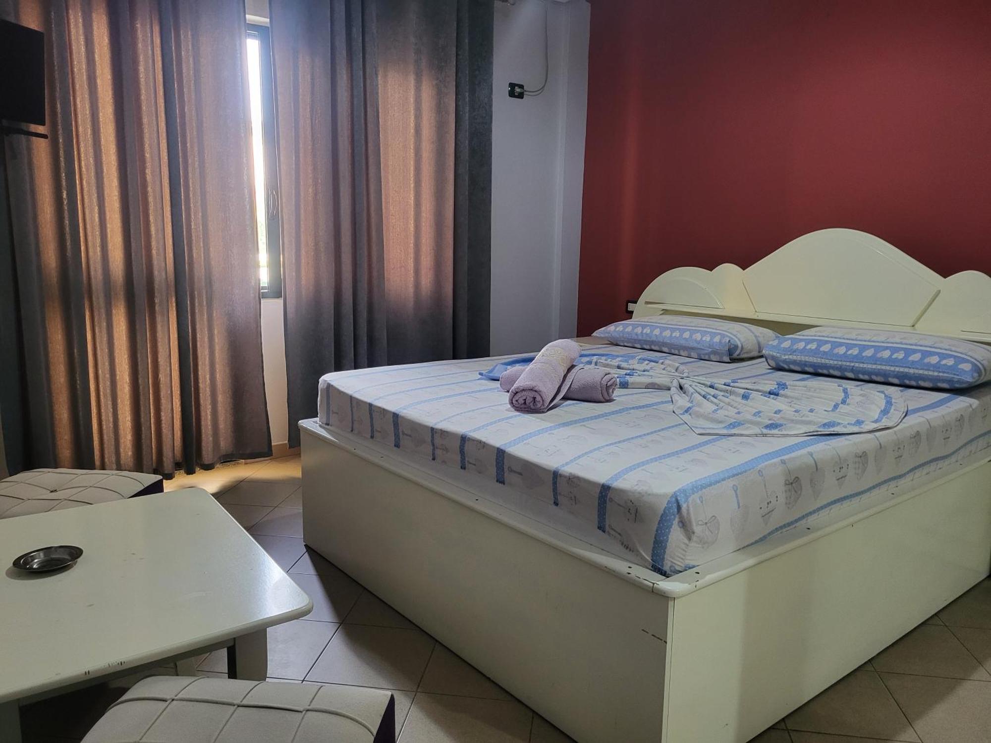 Hotel Europa Lezhë Esterno foto