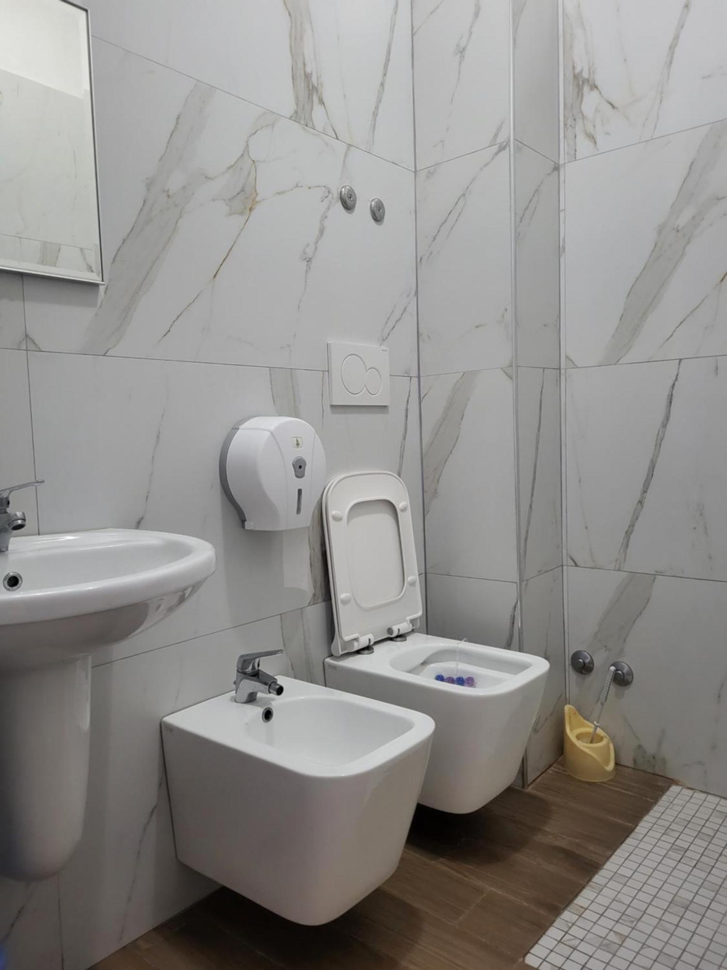 Hotel Europa Lezhë Esterno foto