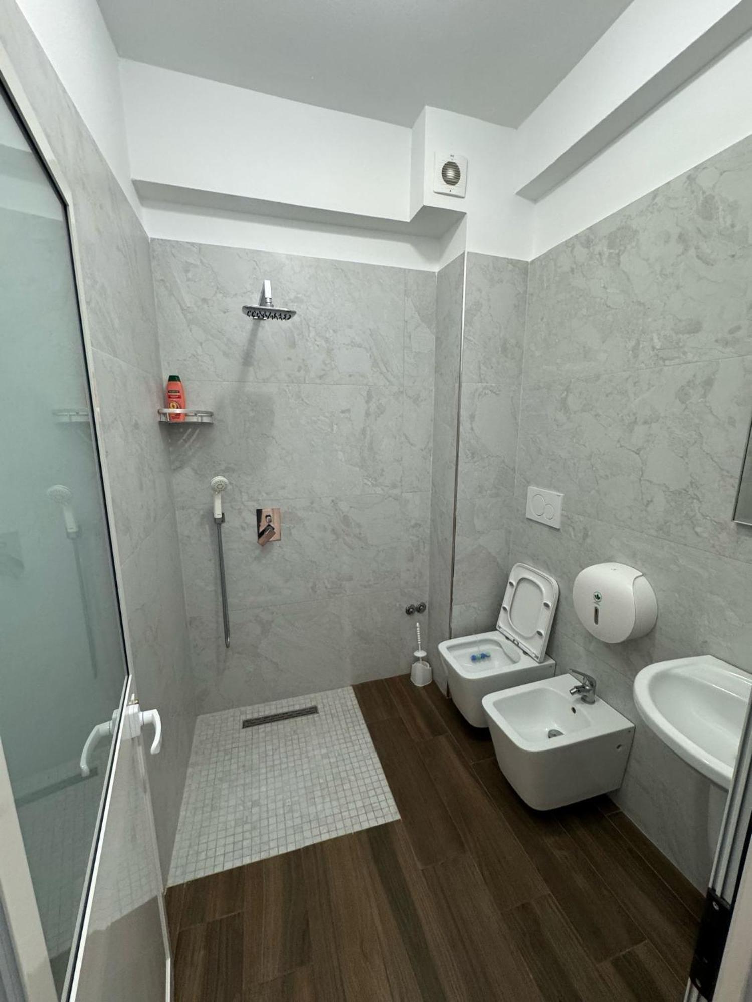 Hotel Europa Lezhë Esterno foto