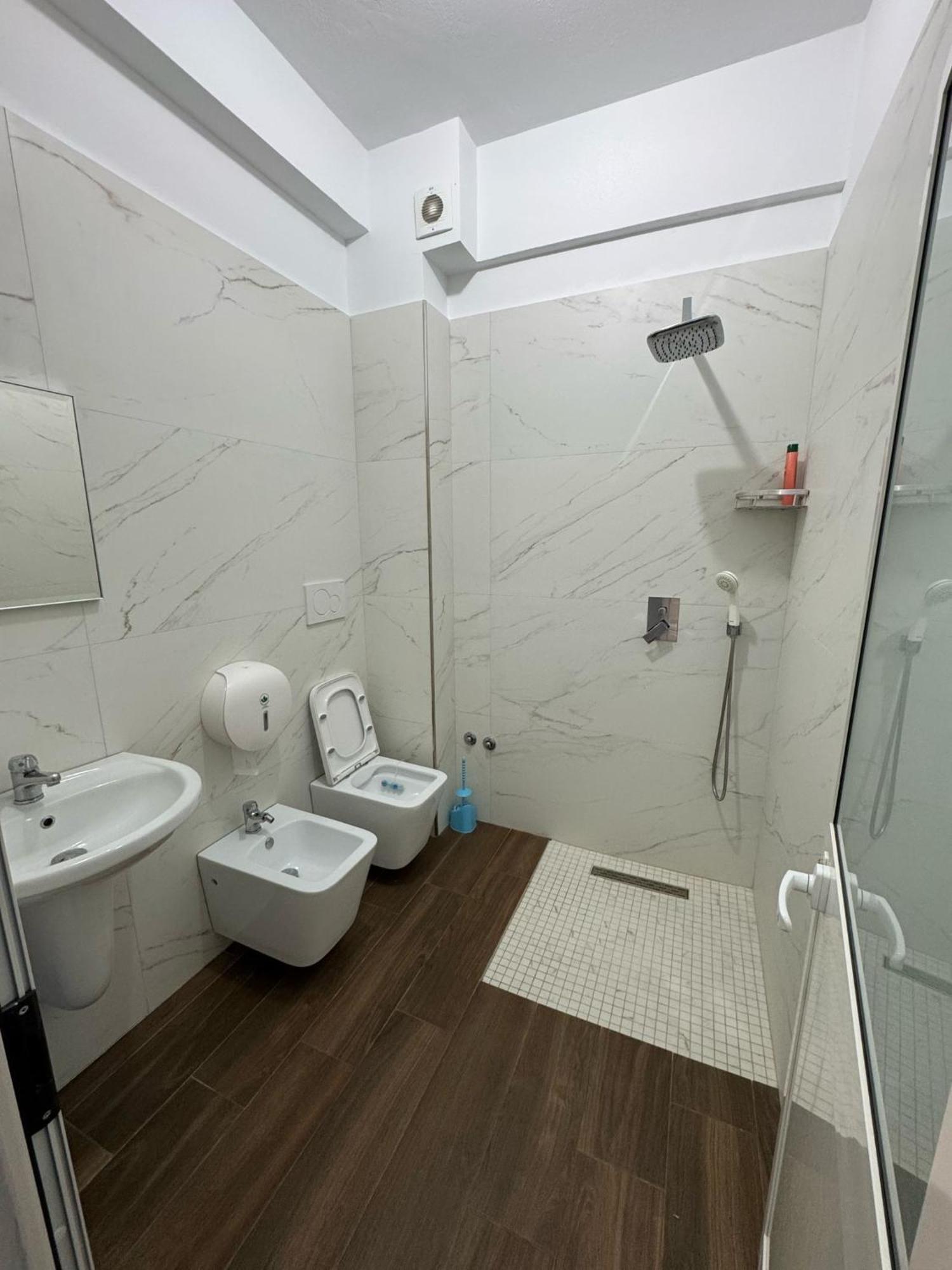 Hotel Europa Lezhë Esterno foto