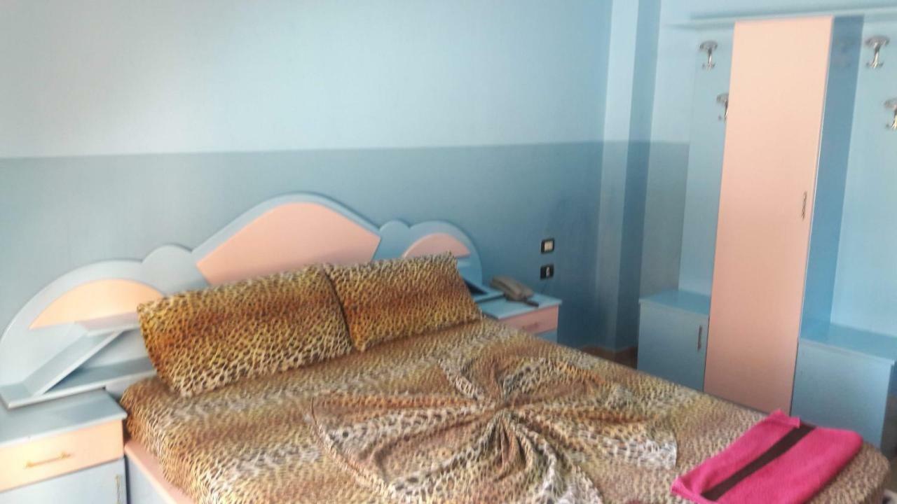 Hotel Europa Lezhë Esterno foto