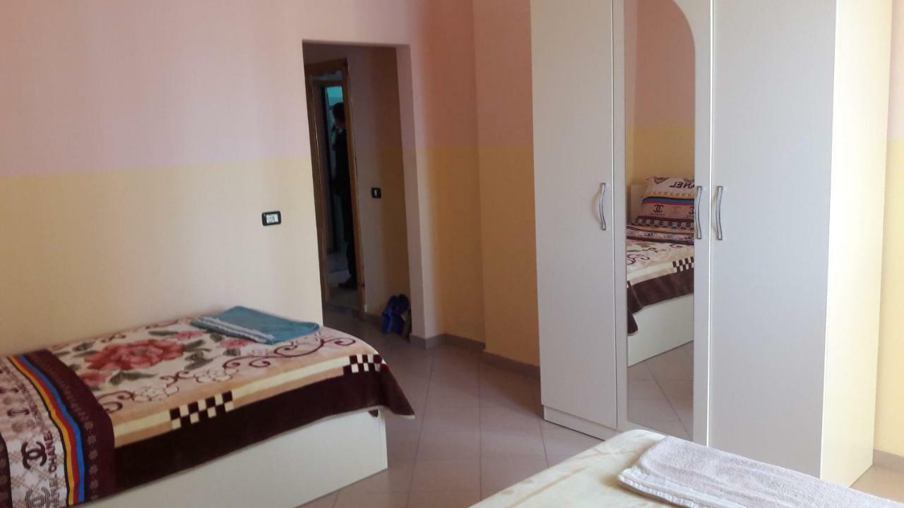 Hotel Europa Lezhë Esterno foto