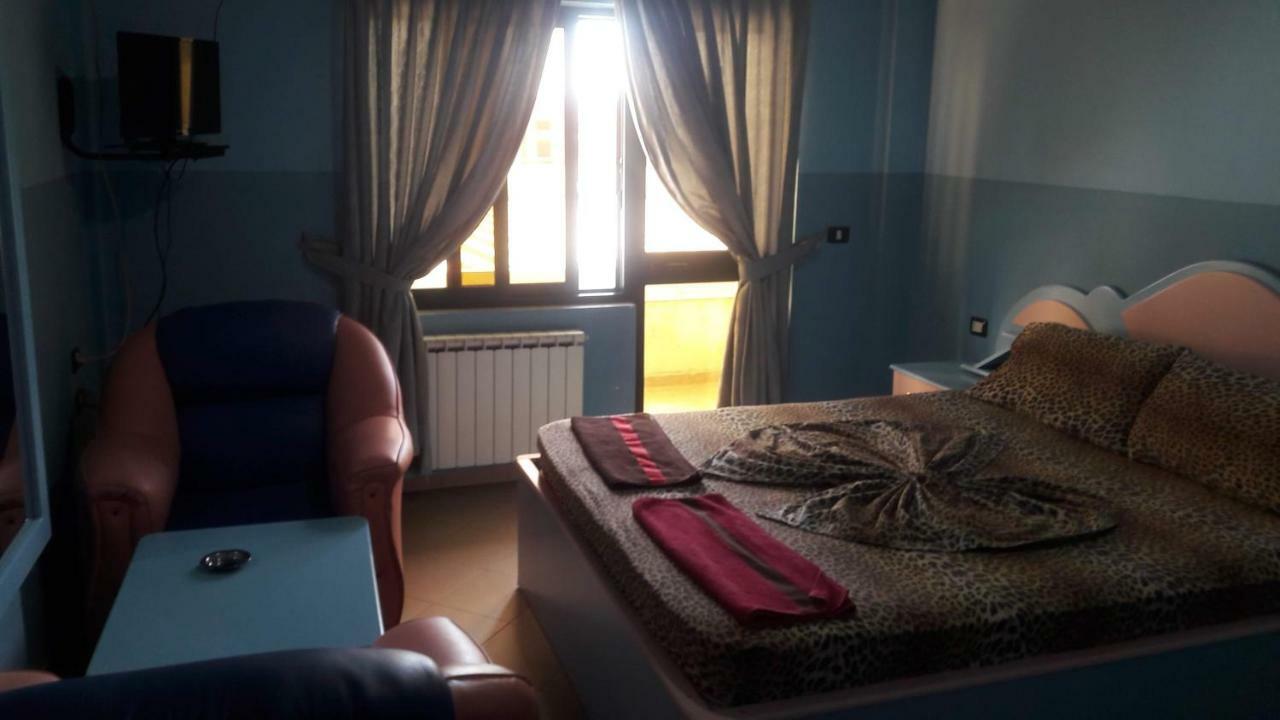Hotel Europa Lezhë Esterno foto