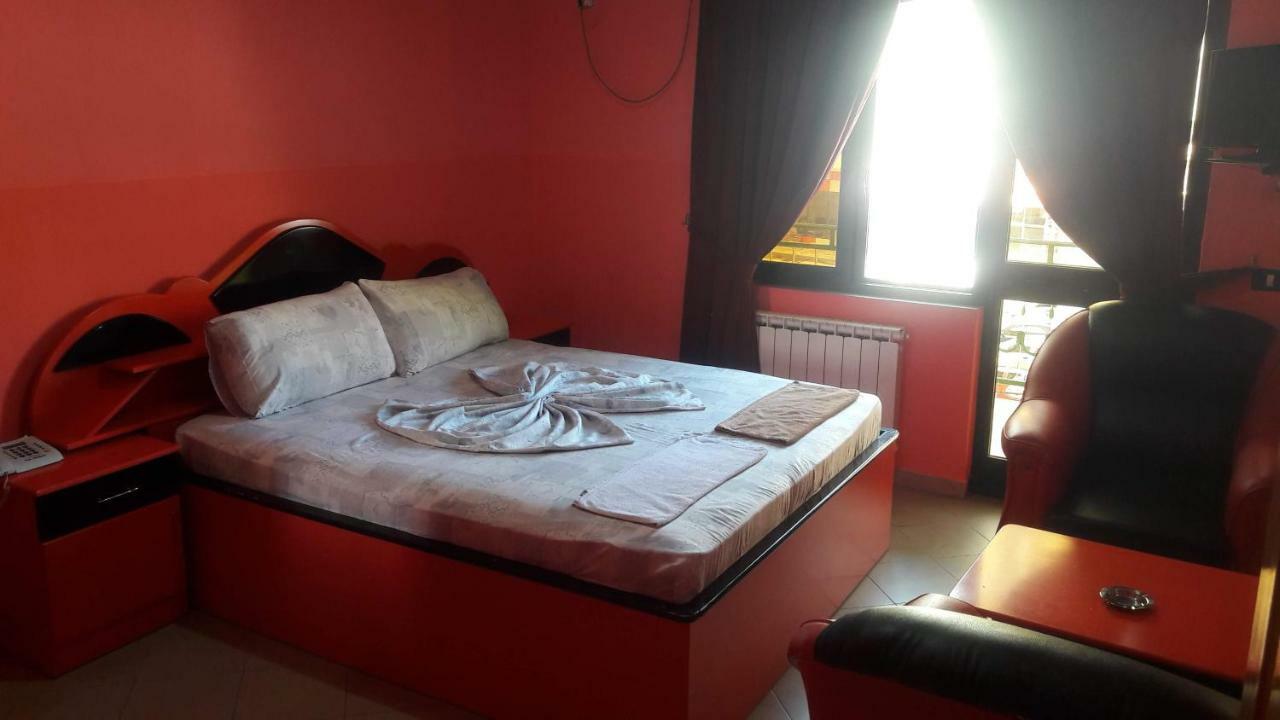 Hotel Europa Lezhë Esterno foto