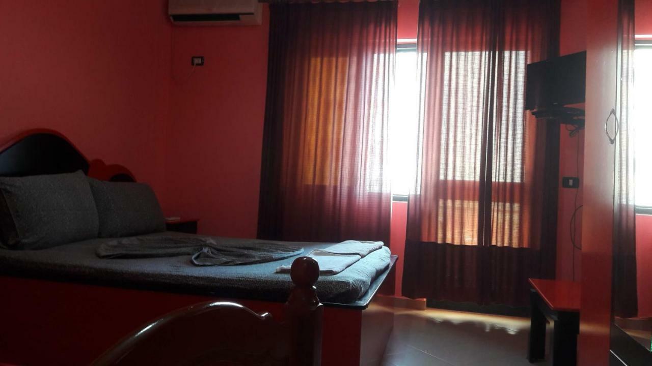Hotel Europa Lezhë Esterno foto